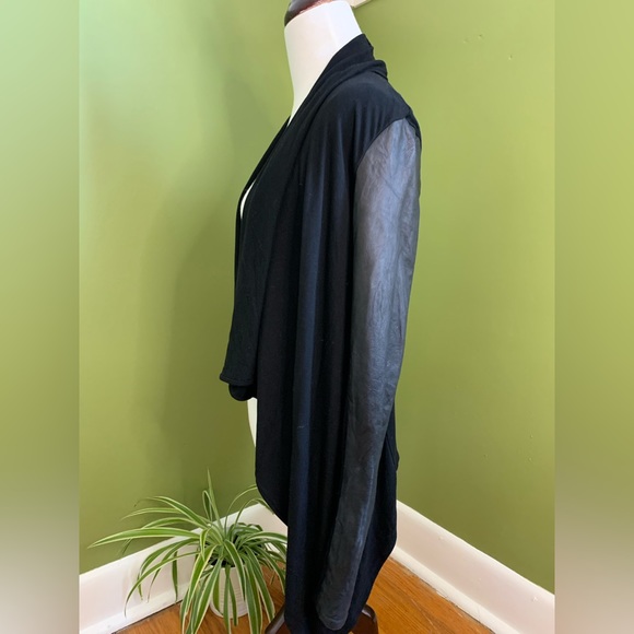 Danier leather wrap with leather sleeves. - Picture 2 of 9